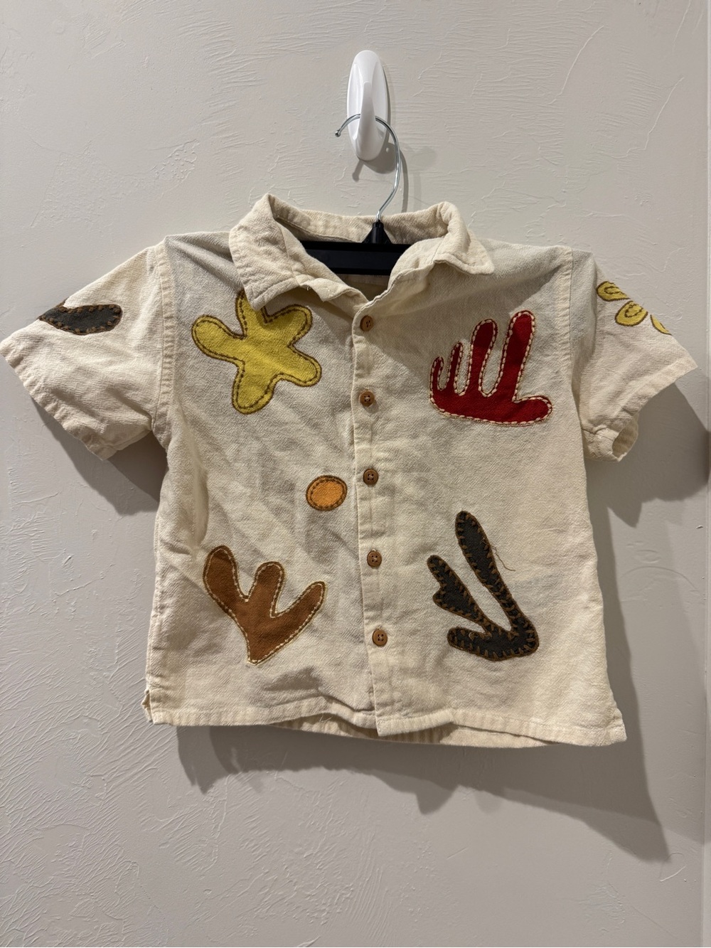 Kids Beige Short-Sleeve Button-Up Shirt with Multi-Color Appliqué